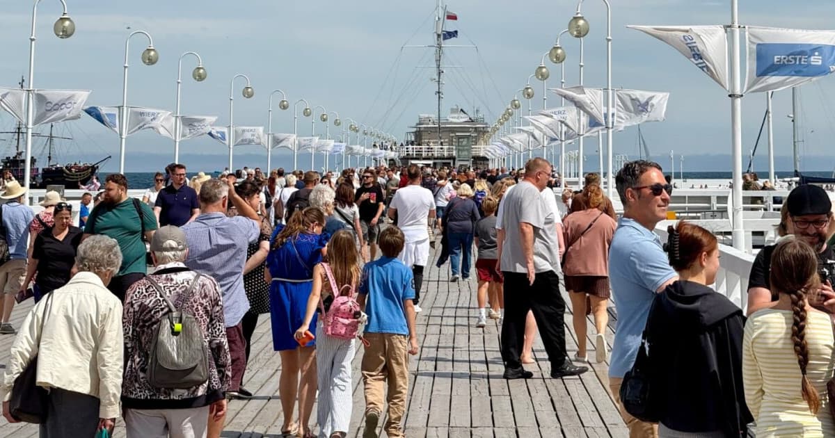 Tydzień w Sopocie: Gwiazdy sceny, wyścigi w morzu i plażowy relaks