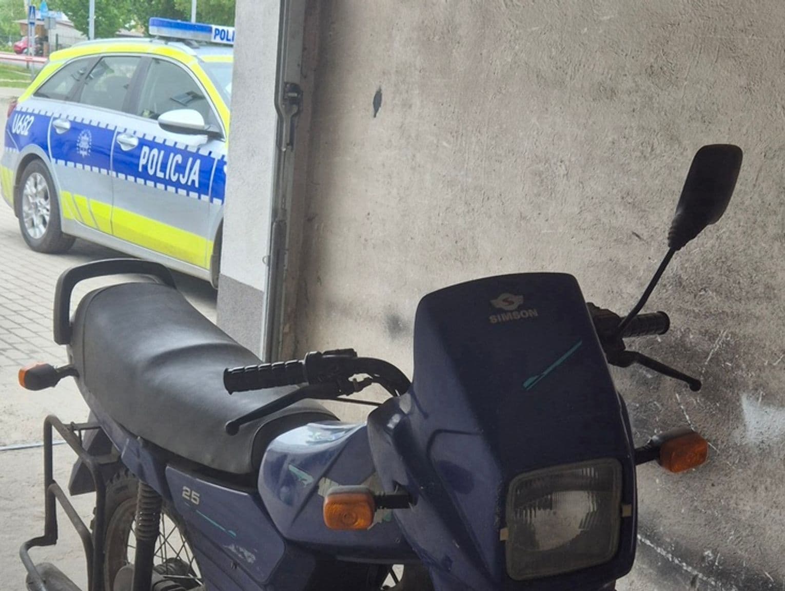 Uciekał przed policją na motorowerze. Policjanci zatrzymali 12-letniego chłopca