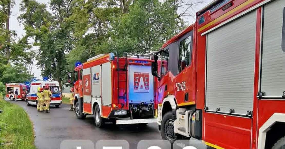 Uciekali przed zderzeniem z innym pojazdem. 2 osoby trafiły do szpitala