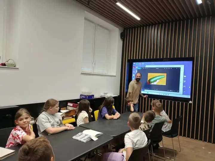 Uczniowie z Kalisza zakończyli cykl „Z książką dookoła świata” wizytą we Francji