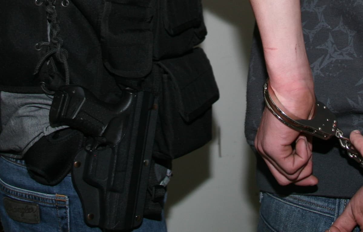 Ukradł towar ze sklepu i zaatakował ochroniarza. 46-latek z Radomia usłyszał zarzut