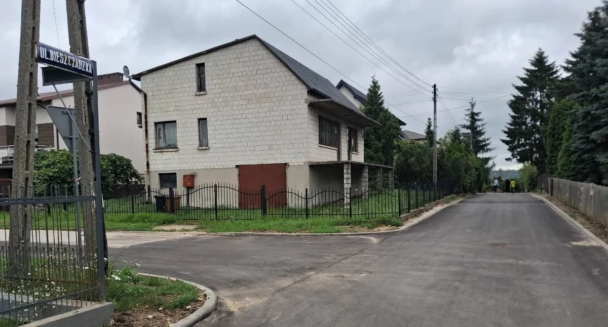 Ulica Bieszczadzka w nowej odsłonie. Mieszkańcy Osiedla Trzech Krzyży zyskali lepszą drogę