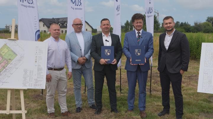 Umowa na budowę nowej szkoły w Rumi podpisana