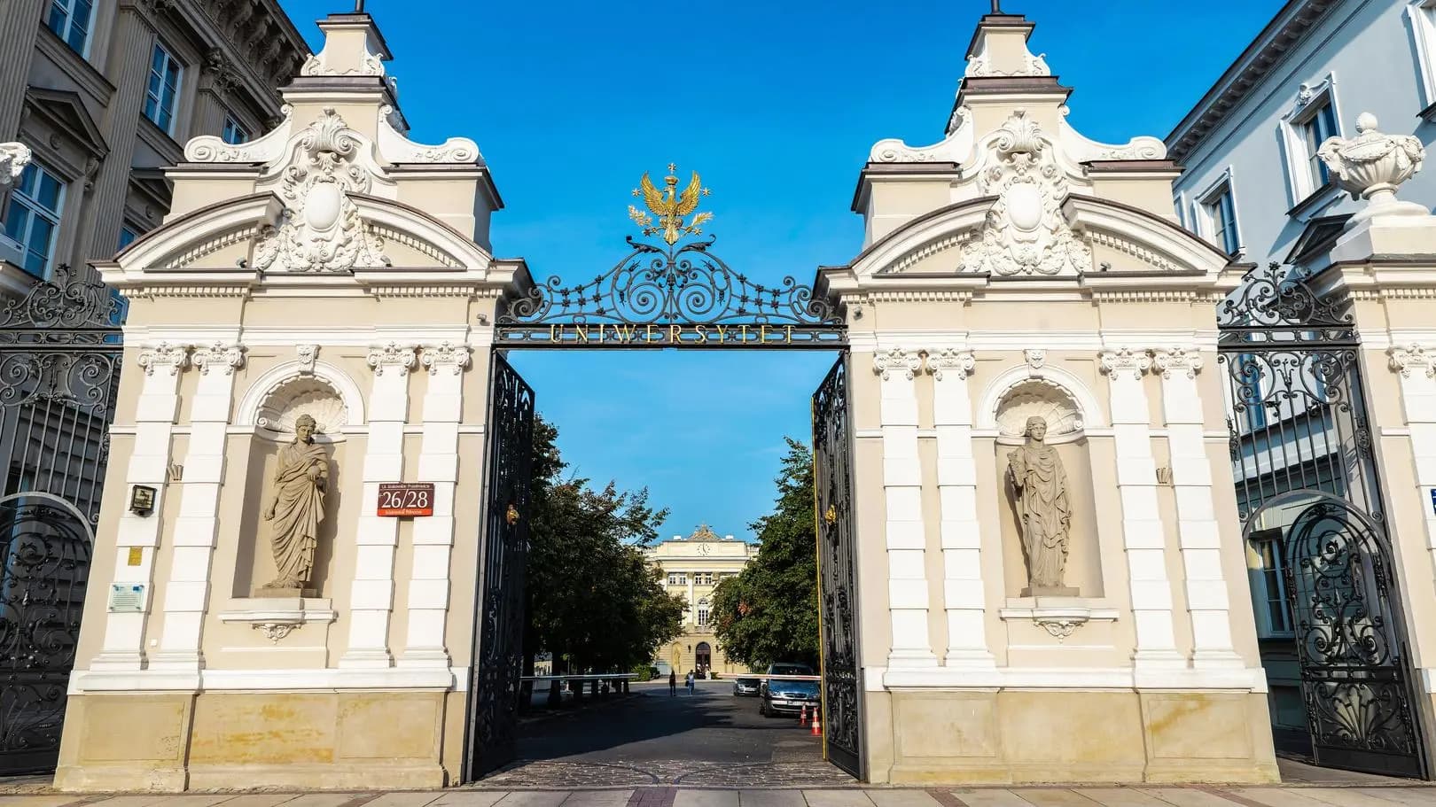 Uniwersytet Warszawski zawiesza profesora