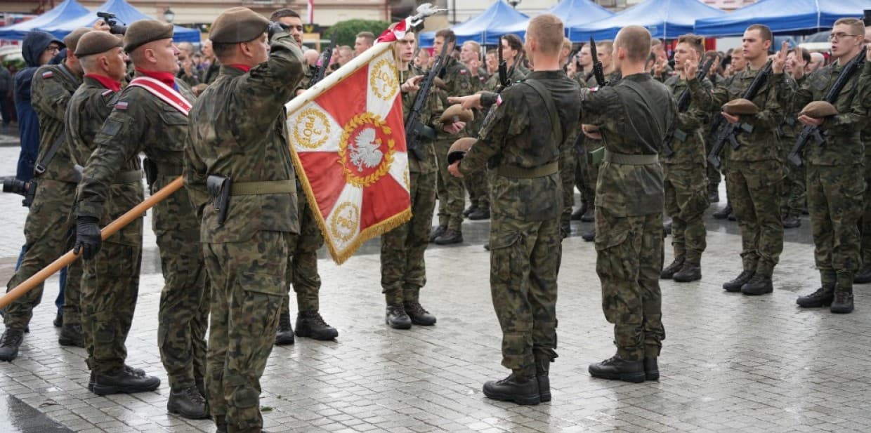 Uroczysta przysięga wojskowa 3 PBOT na Rynku w Pilźnie