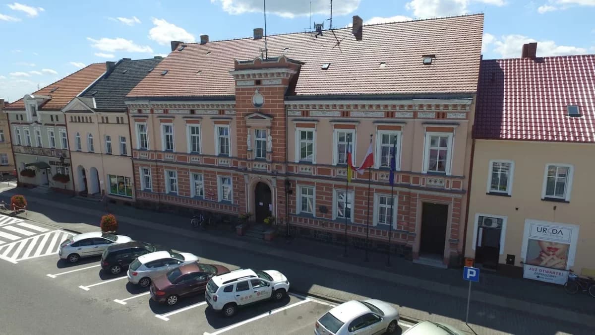 Urząd miejski szuka pracownika. Sprawdź wymagania i zarobki!