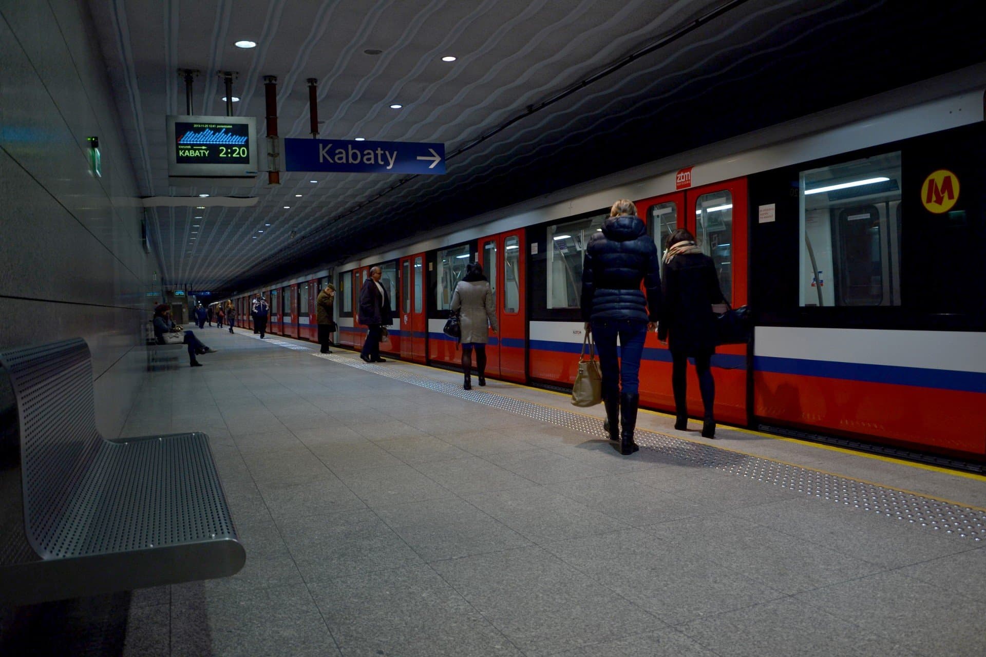 Utrudnienia w kursowaniu linii metra M1. Zamknięte trzy stacje