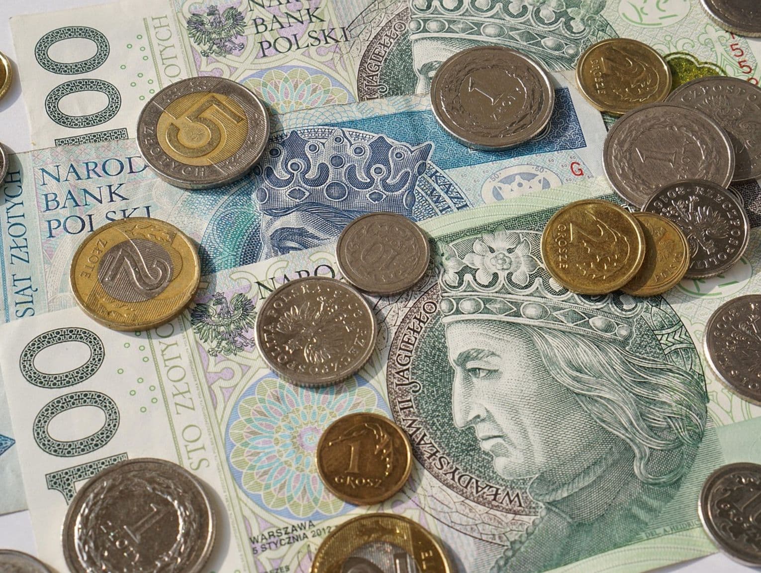 Uwierzyła oszustowi i straciła 14 tysięcy złotych. Policjanci ostrzegają przed metodą „na osobę najbliższą”