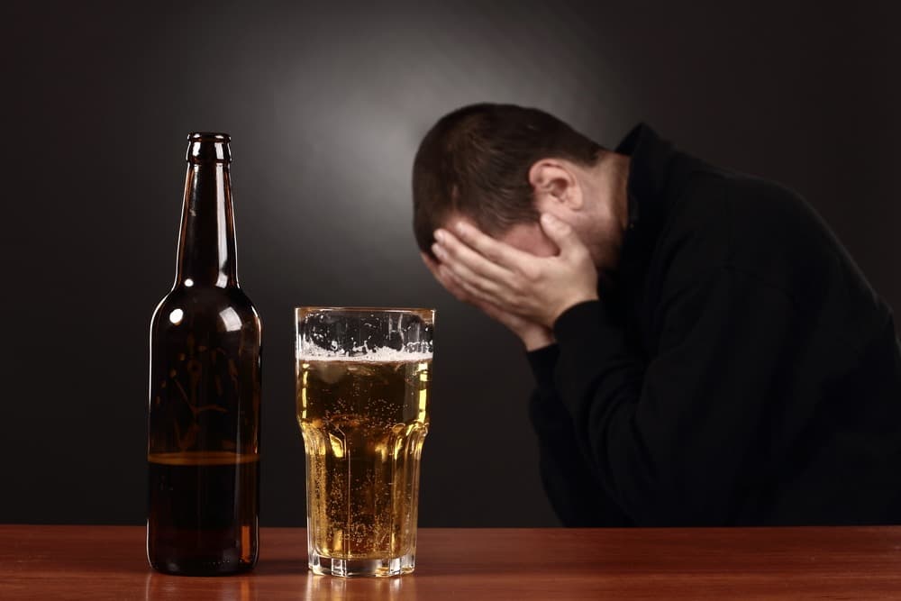 Uzależnienie od alkoholu - jak rozpoznać pierwsze objawy i kiedy szukać pomocy?