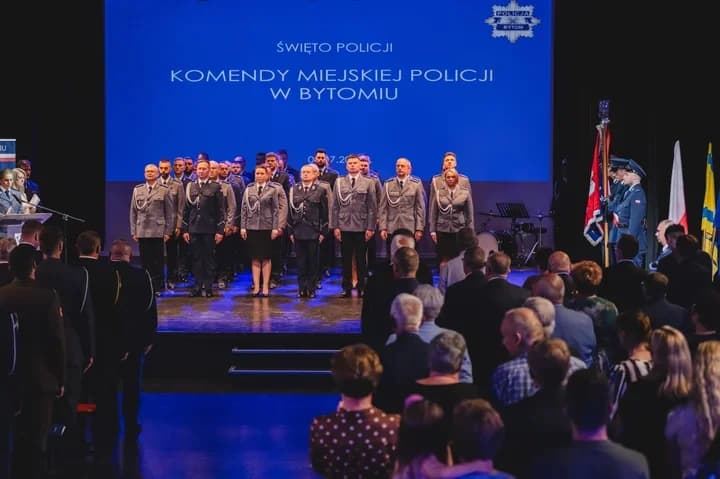 W Bytomiu policjanci dostali awanse i nagrody. Padły też konkretne kwoty
