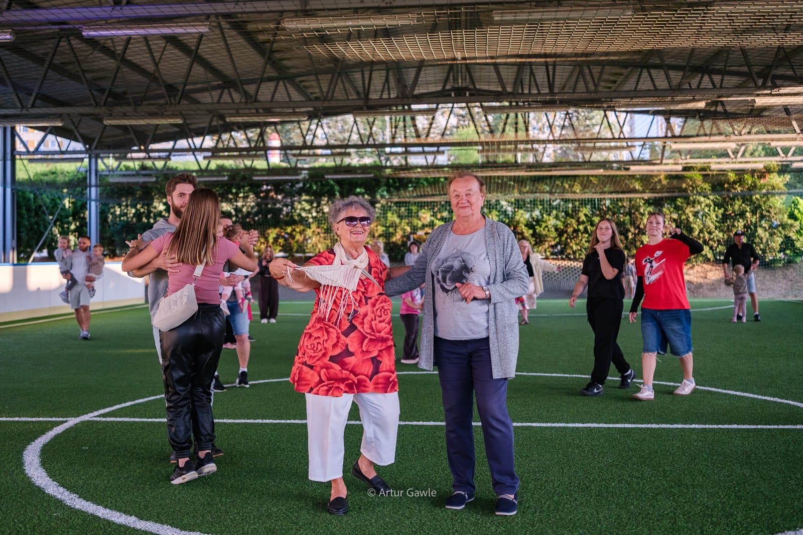 W Tarnowie boisko zamieniło się w salę taneczną. Tak wygadała "Potańcówka na Trawie"