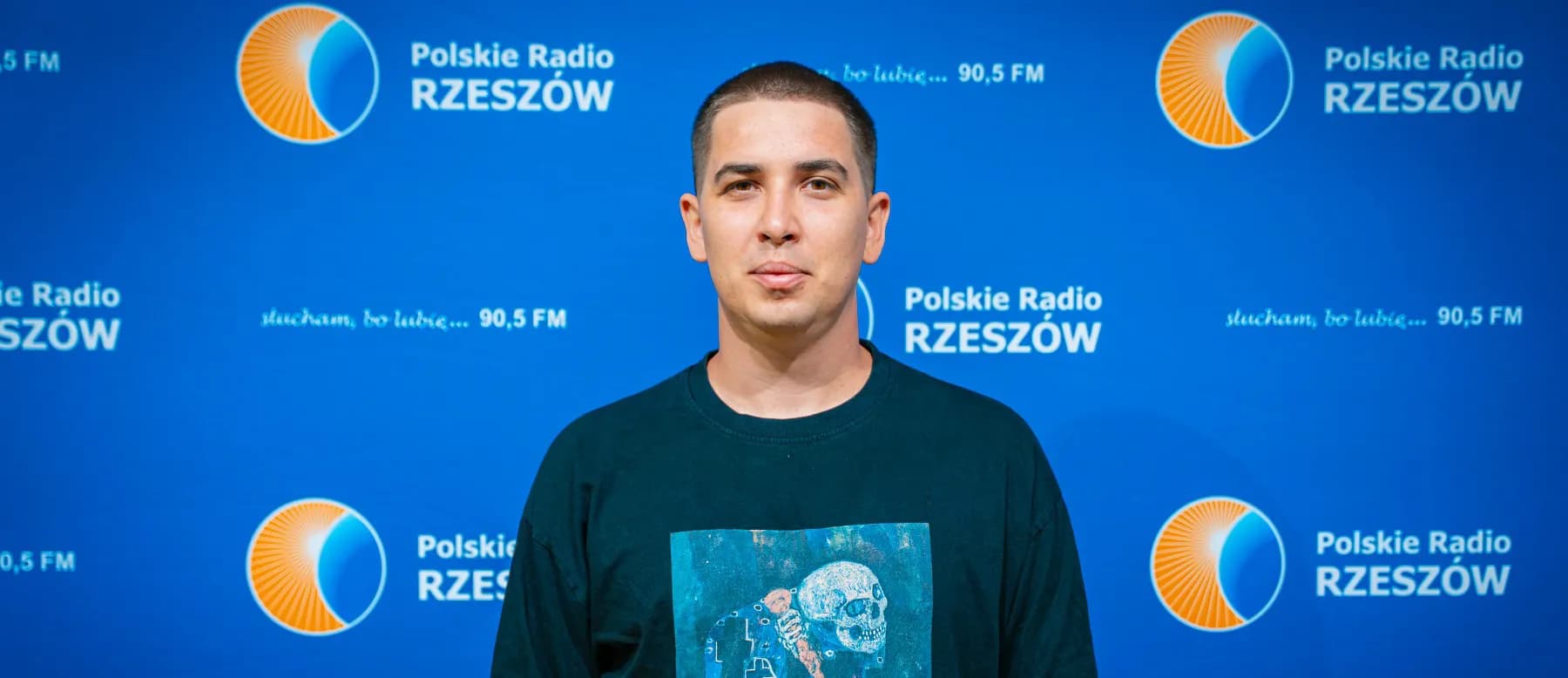Wakacje z psem lub kotem. Jak bezpiecznie przygotować zwierzę do podróży?