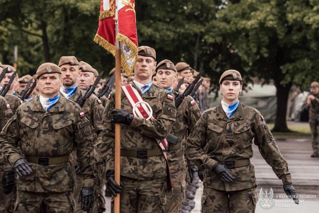 Wakacje zamienili na wojskowe szkolenie. Nowi terytorialsi złożyli przysięgę