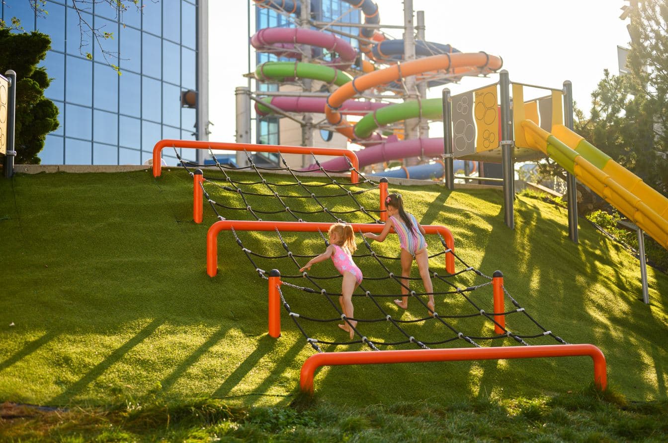 Wakacyjne animacje dla dzieci na Plaży Stacja Parkowa. Park Wodny zaprasza najmłodszych