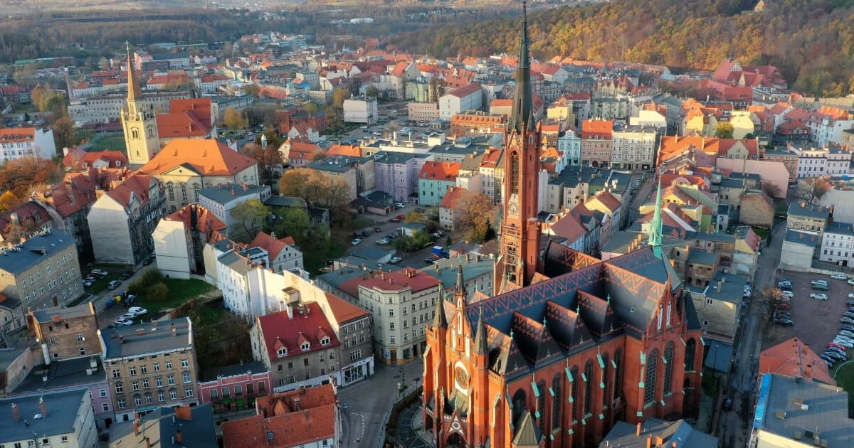 Wałbrzych przeżywa dynamiczny rozkwit jako miejsce atrakcyjne turystycznie. Nie tylko oferuje świetnie zachowaną, zabytk...