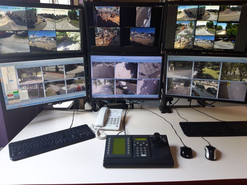 Wandal pomalował elewację rozdzielni elektrycznej. Ujawnił go operator miejskiego monitoringu wizyjnego ze Straży Miejskiej