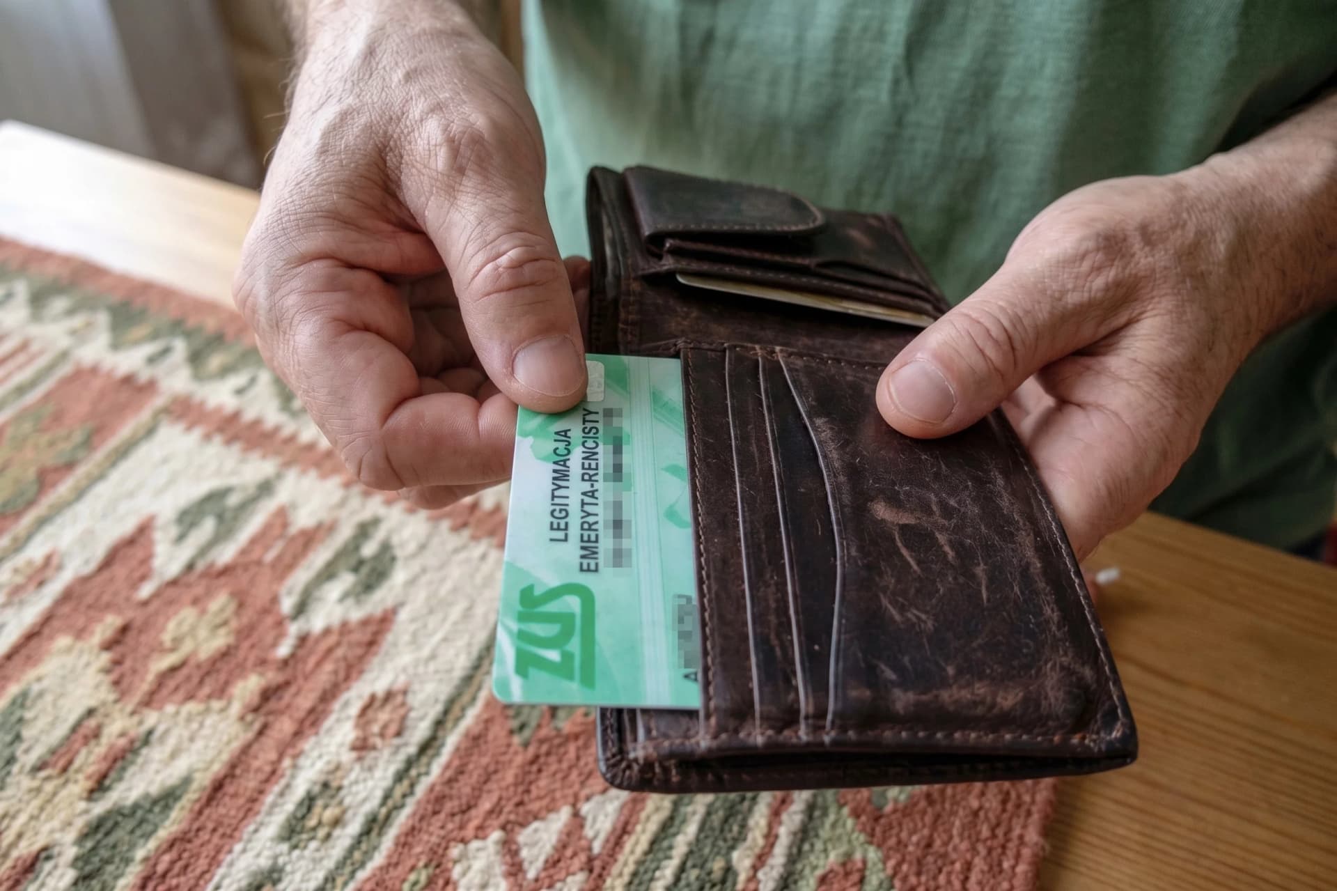 Ważne zmiany dla seniorów. Koniec z zieloną legitymacją