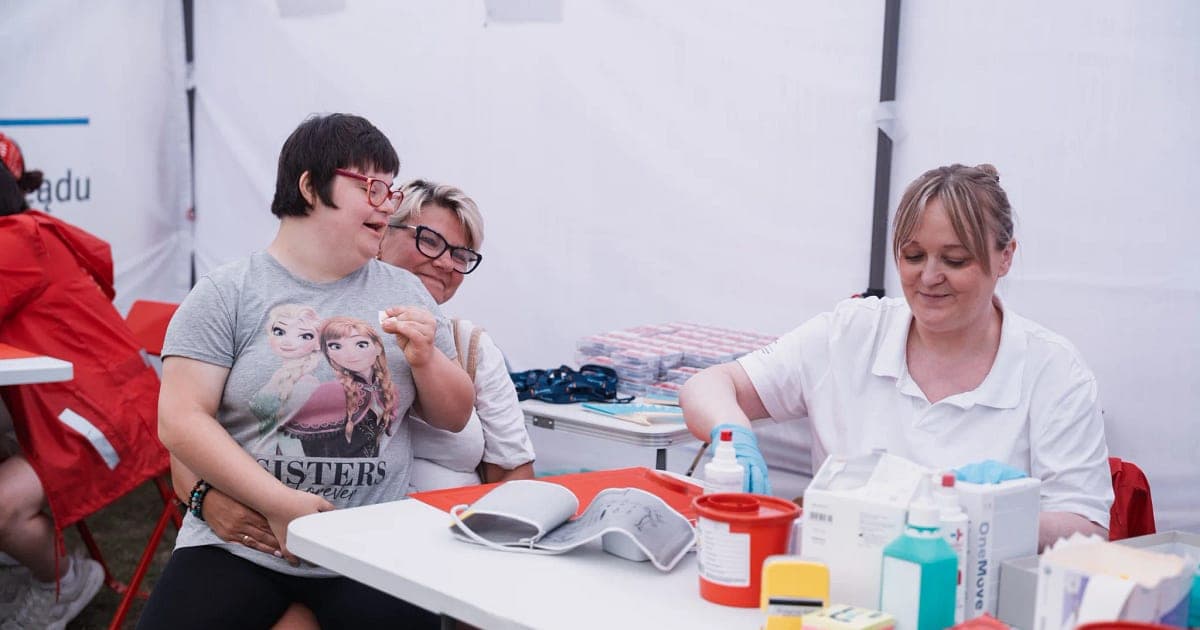 Wdzydze: 2445 osób przy białym miasteczku. U 128 wykryto nieprawidłowości