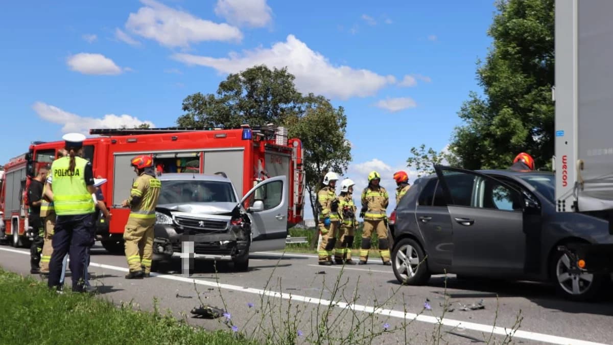 WiadomościPoważne utrudnienia na S11 Dwa zdarzenia drogowe w tym samym czasie i miejscu