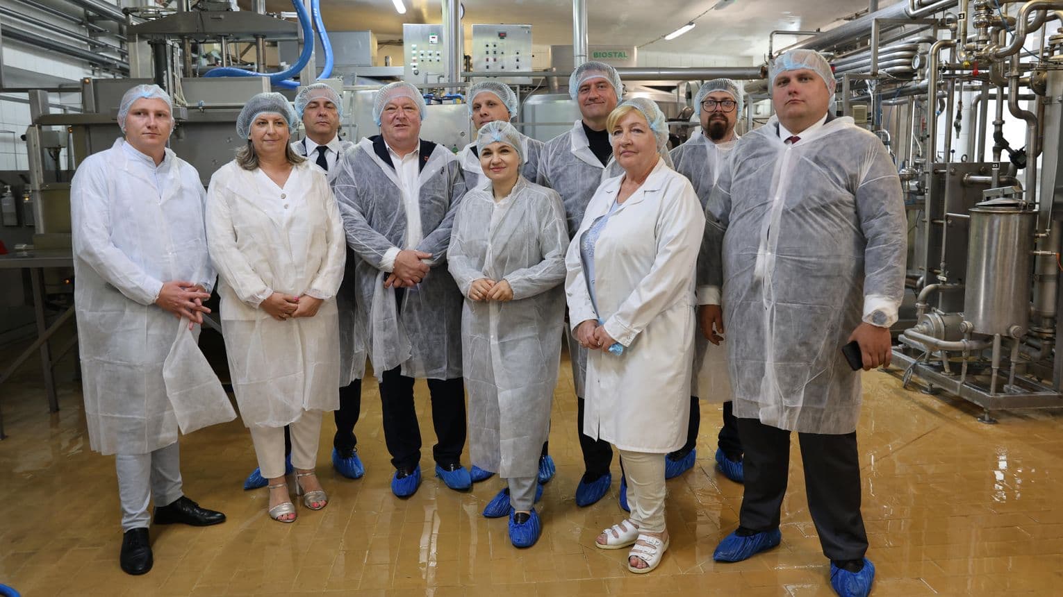 Wiceminister Rolnictwa i Rozwoju Wsi Małgorzata Gromadzka z wizytą w Spółdzielni Mleczarskiej „Rospuda” w Filipowie
