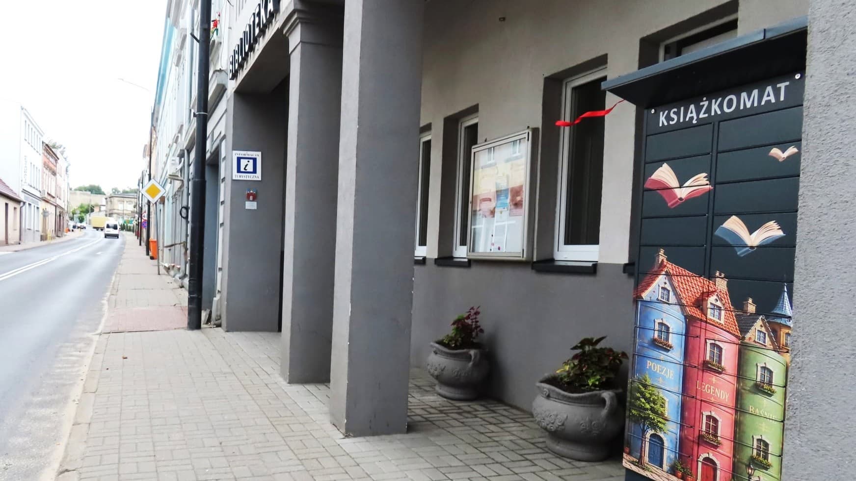Więcbork ma od kilku dni książkomat, Chojnice tylko wrzutomat książkowy
