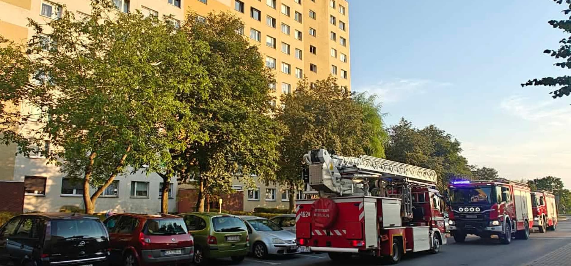 Wieczorna akcja strażaków na osiedlu Rąbin