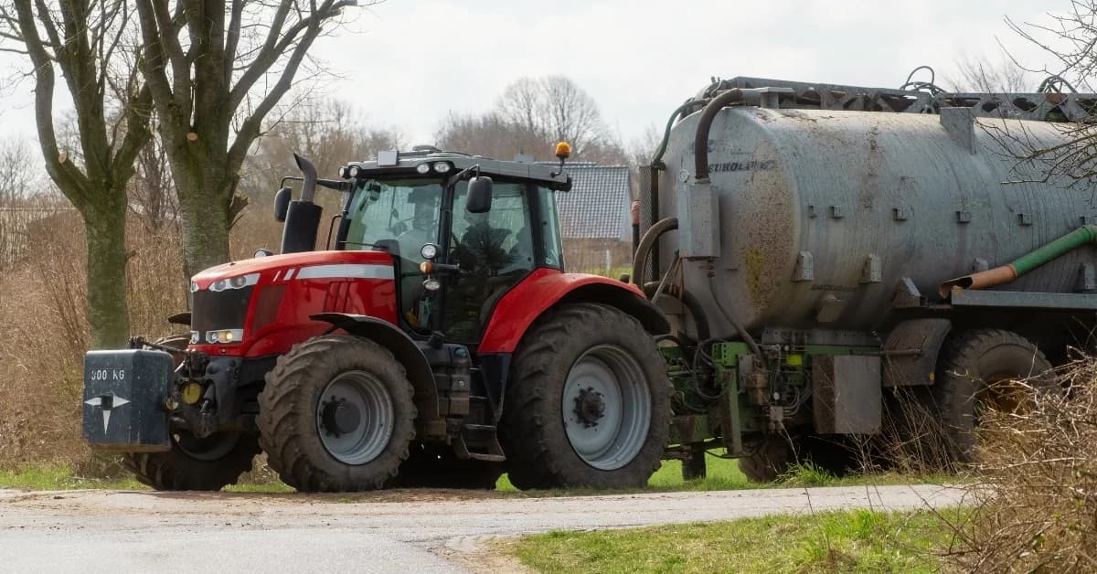 Wieś to także zapachy, żniwa i opryski. Rada gminy wydała apel