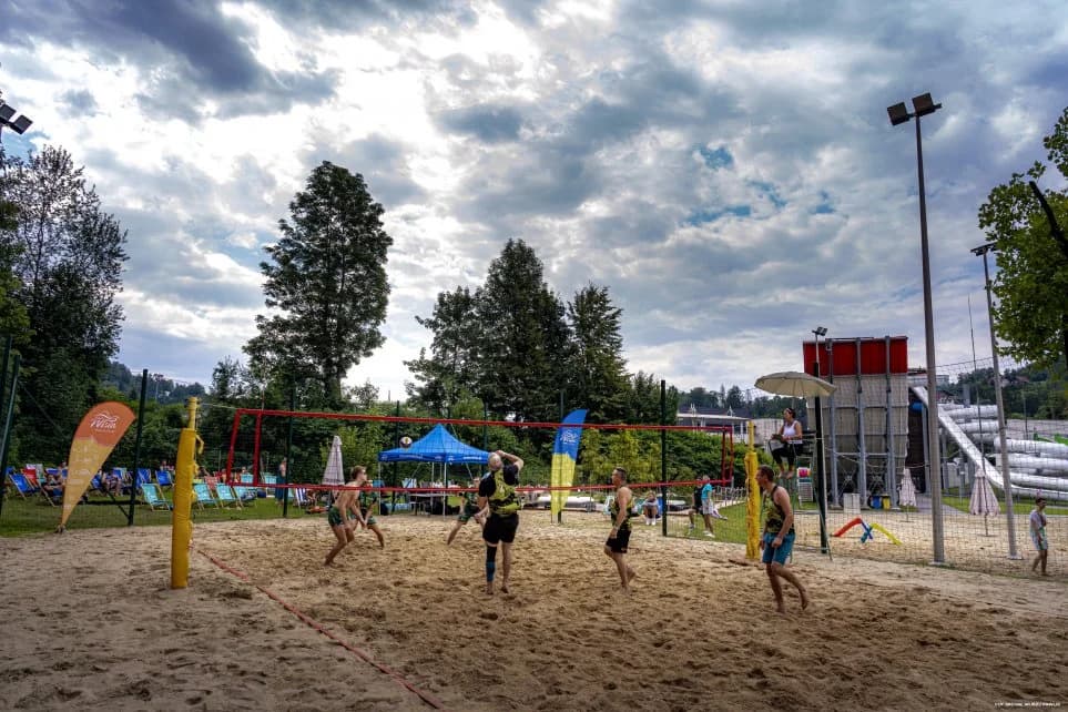 Wisła: Turniej siatkówki plażowej przerwany przez deszcz przed półfinałami