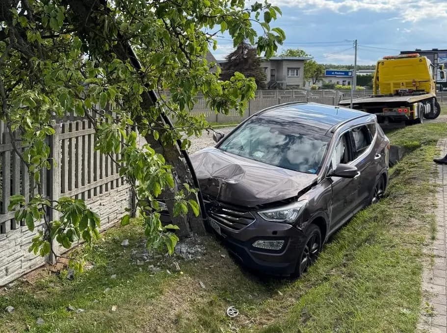 Wjechał w betonowy słup (ZDJĘCIA)
