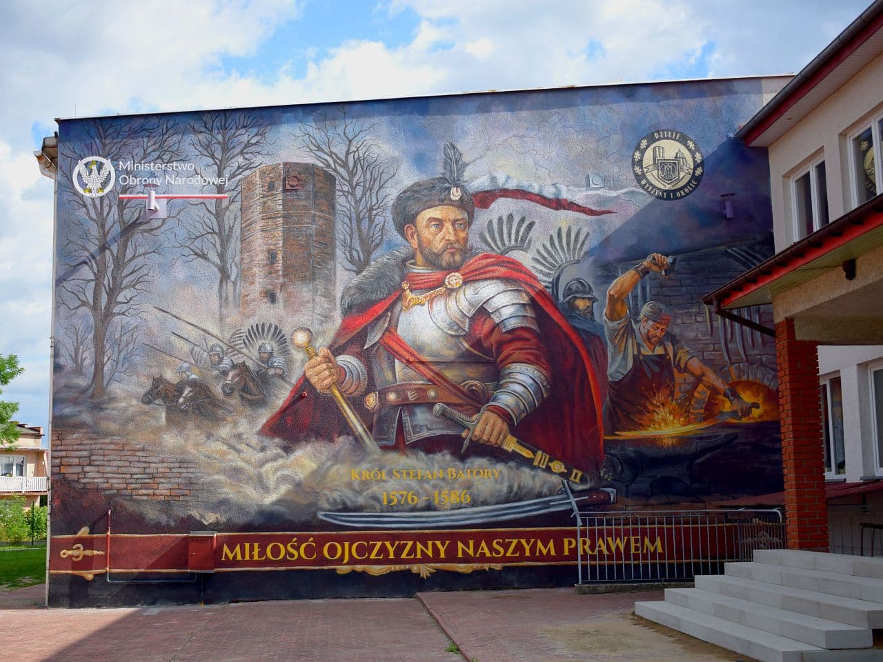 Władysławów - Stefan Batory i husaria na muralu w Wyszynie....
