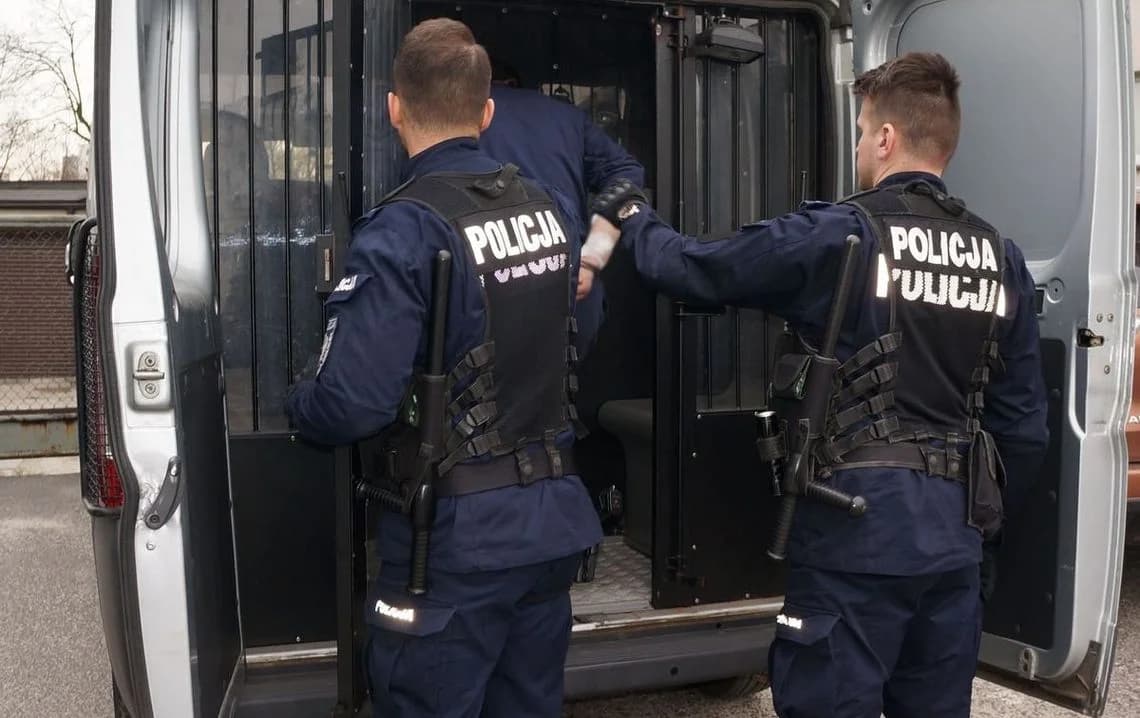 Włamanie, narkotyki, amunicja i złamane zakazy – 31 latek...