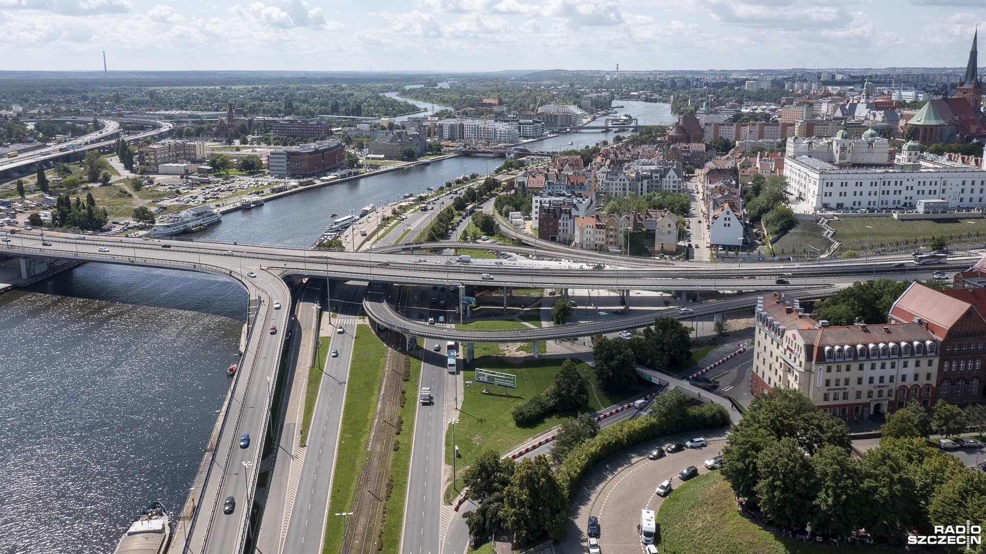 Wodne rozlewisko na remontowanej Trasie Zamkowej niepokoi kierowców