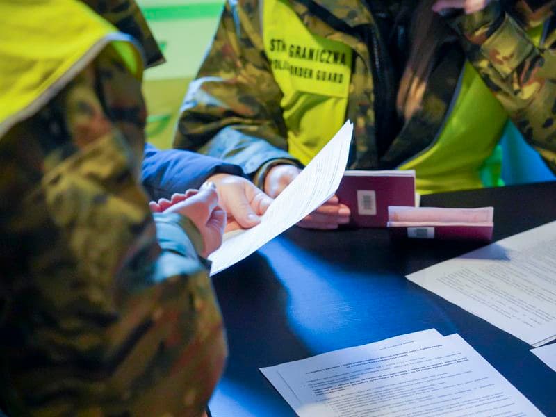 Wpadł na granicy ze sfałszowanym dowodem rejestracyjnym