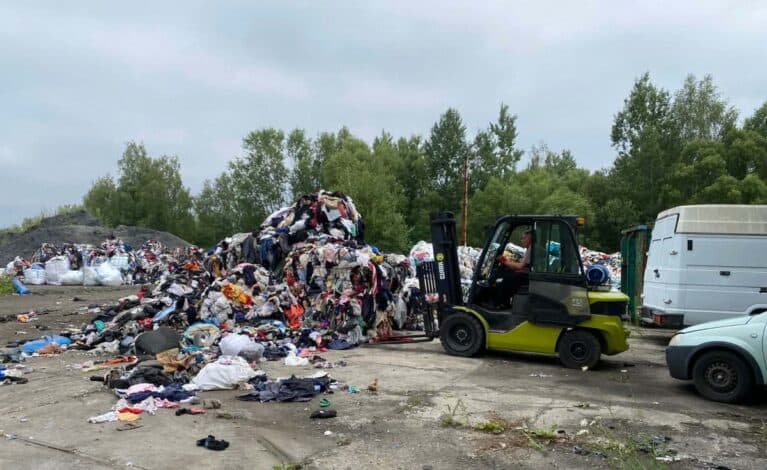 Wspólna presja przyniosła efekt. Trwa wywóz nielegalnych odpadów z Poraja