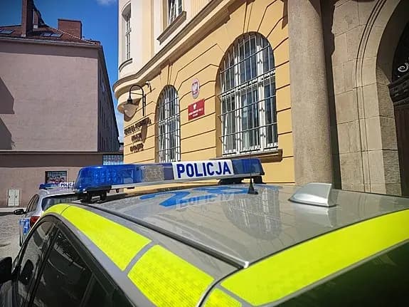 Współpraca mieszkańców, policji i strażaków uratowała życie 92-letniej kobiecie