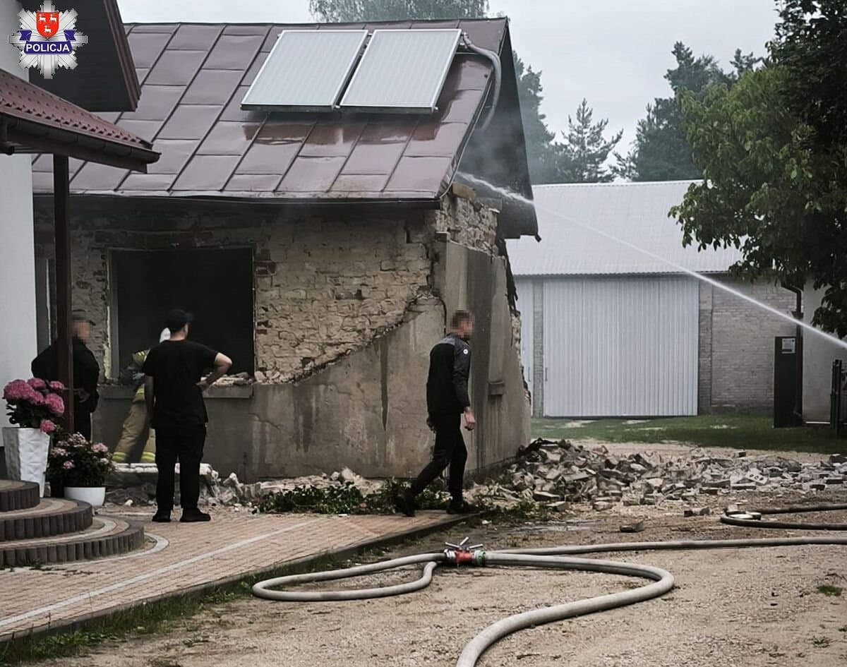 Wybuch gazu i pożar domu w Wólce Poznańskiej. 54-latek z rozległymi poparzeniami