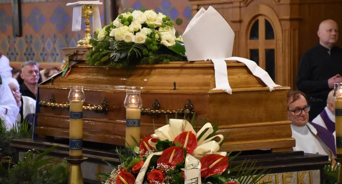Wyjątkowe pożegnanie ks. infułata Władysława Fidelusa w Żywcu