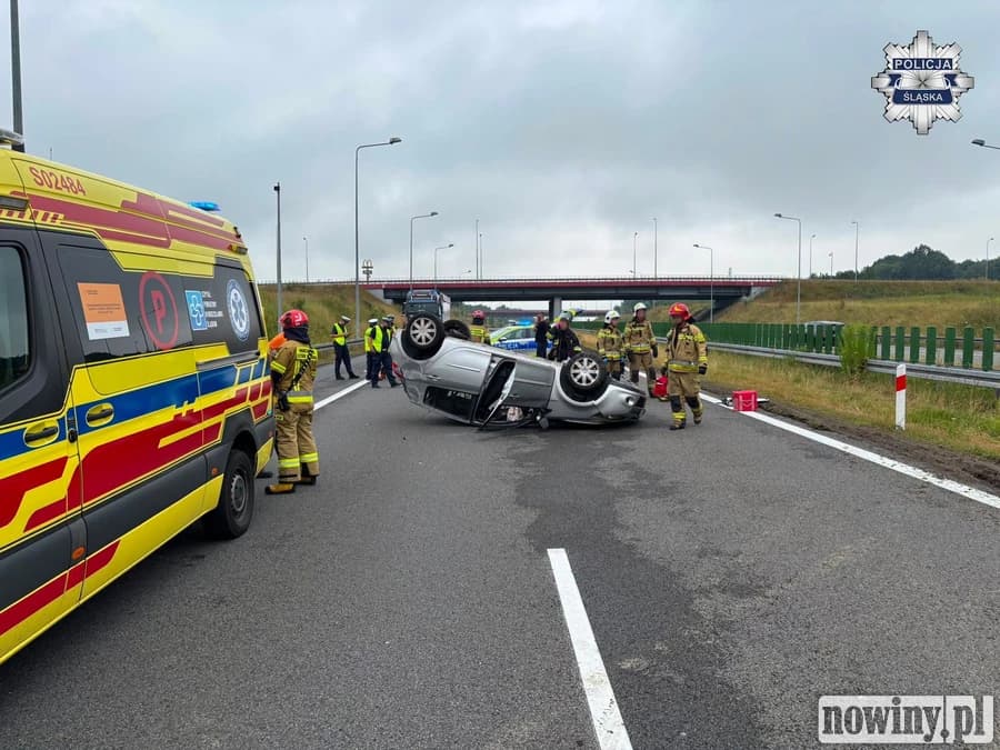 Wypadek na A1 w pow. wodzisławskim. Osobówka dachowała po uderzeniu w ciężarówkę