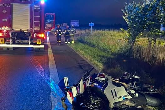 Wypadek na DK80 w Toporzysku. Motocyklista w szpitalu
