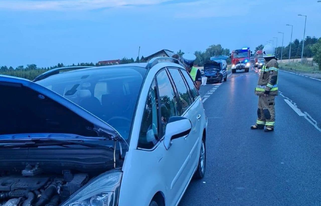 Wypadek na trasie Lublin – Łęczna. Dwie osoby w szpitalu po zderzeniu pojazdów