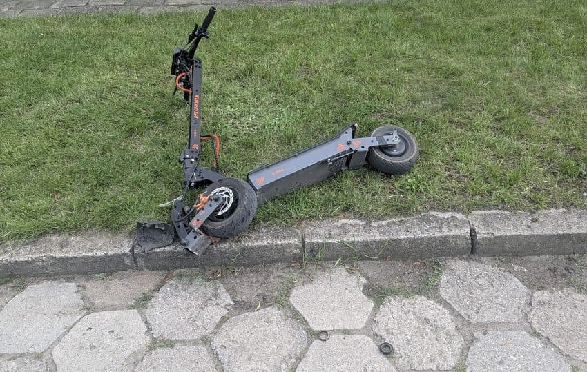 Wypadek nastolatki na hulajnodze. Matka ukarana mandatem