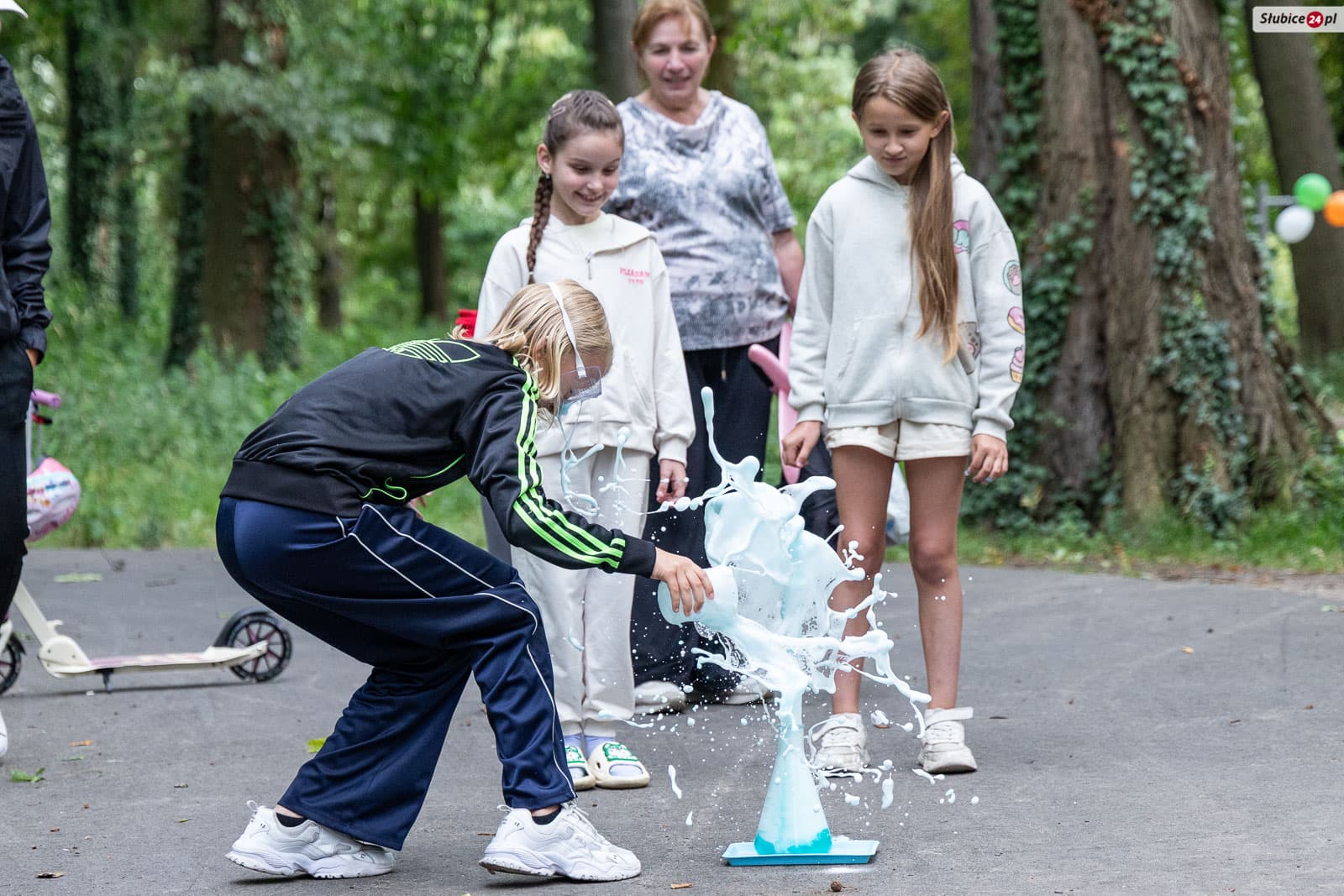 Wystartowała Letnia Strefa Frajdy. Dzieci zamieniły plac zabaw w terenowe laboratorium (foto)