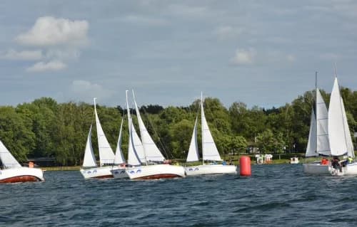 XXXII Mistrzostwa Żeglarzy z Niepełnosprawnością w Giżycku. 20 załóg, 12 wyścigów i walka do końca