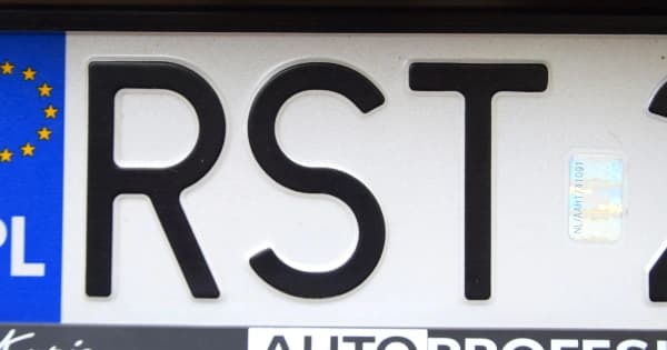 „Y” wypiera „R” z „RST”