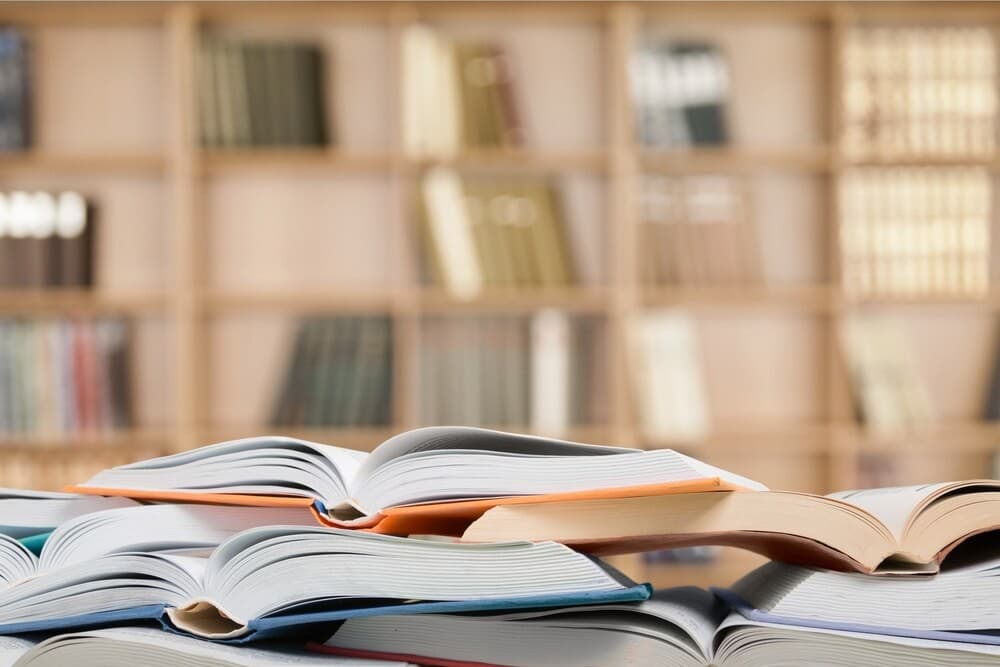 Z biblioteki do magicznego świata: Kreatywne warsztaty z książką tunelową