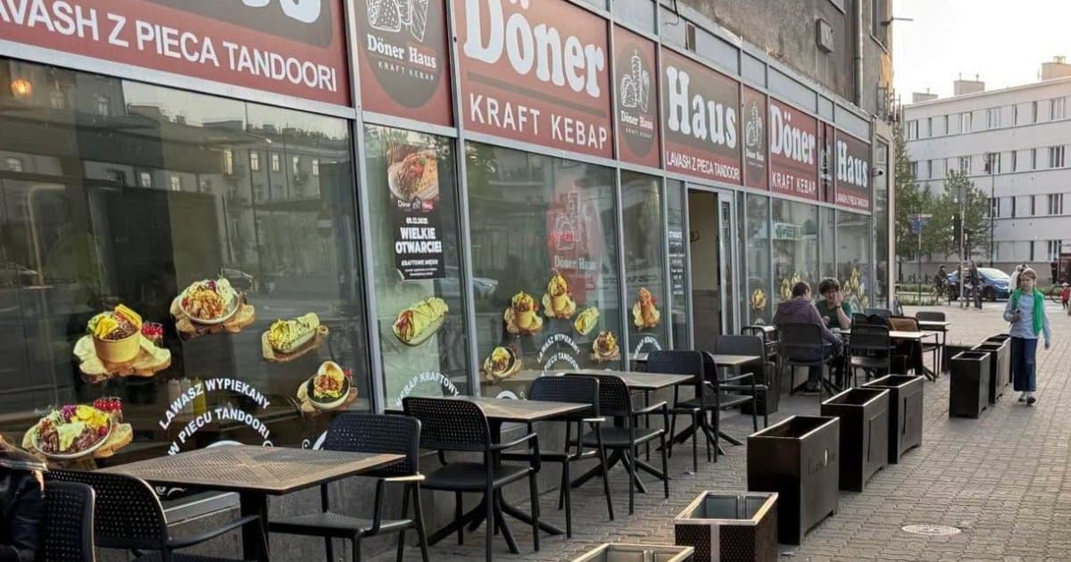 Za duże szyldy czy zaniedbana kamienica? Spór o estetykę placu Wilsona