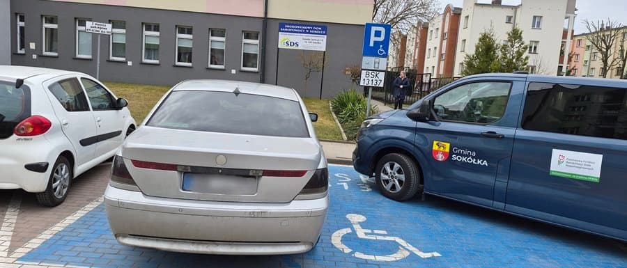 Za takie parkowanie grozi mandat