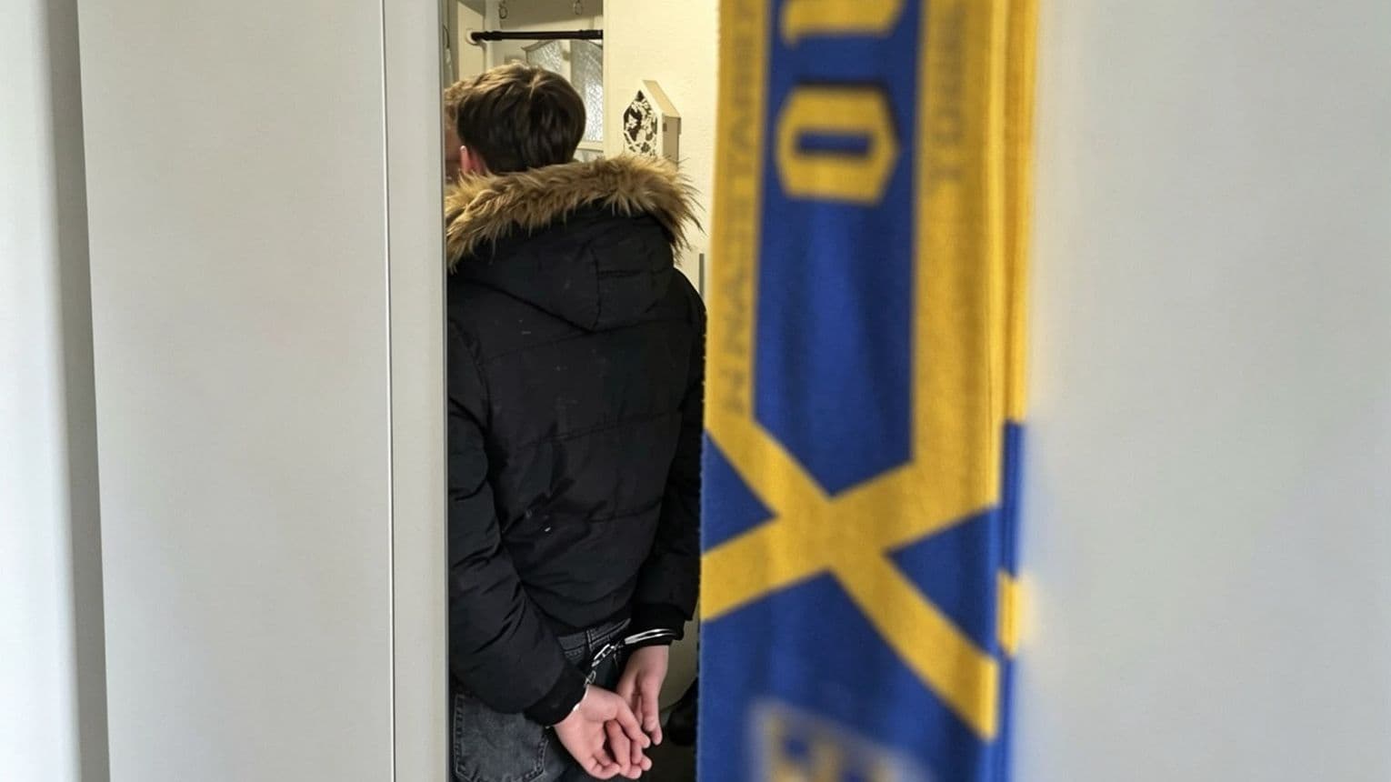 Zaatakowali 15-latka i zerwali z niego klubową koszulkę. Pięć osób zatrzymanych