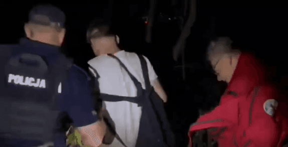 Zaginiony odnaleziony na bagnistym terenie
