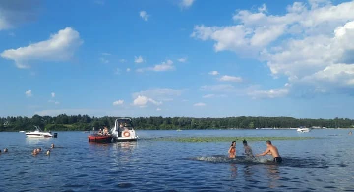 Zakaz kąpieli w Nieporęcie i Wieliszewie. Sanepid czeka na ocenę